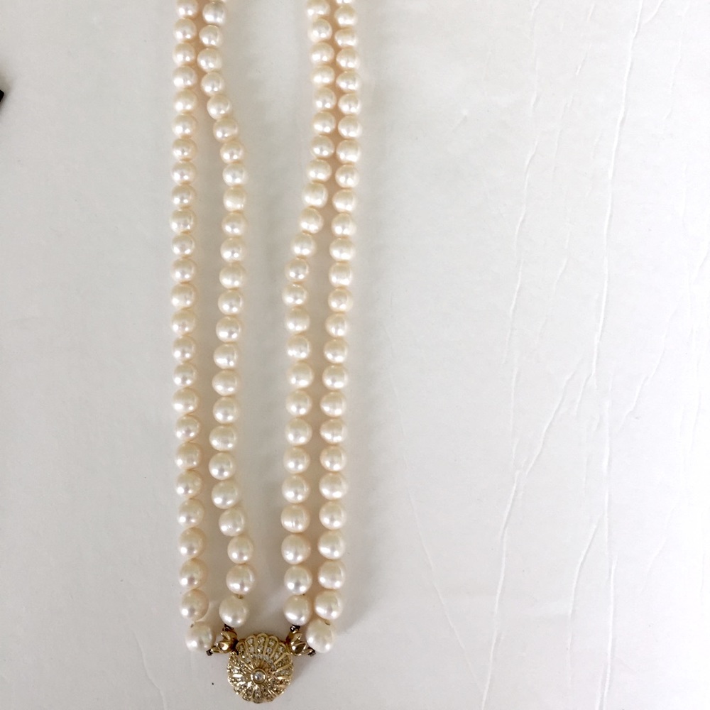Real Pearl Necklace With Diamonds and Gold Clasp - Picture 11 of 16